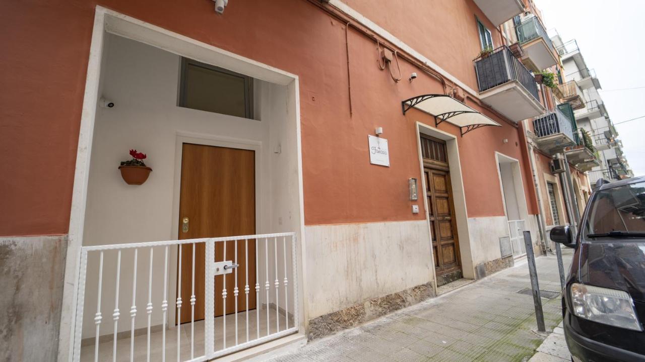 Dimora Fantasia Charme B&B Бари Экстерьер фото