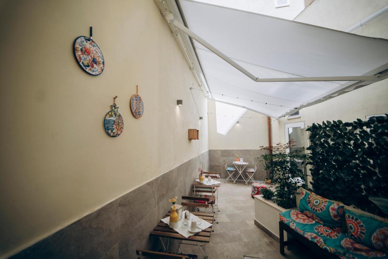 Dimora Fantasia Charme B&B Бари Экстерьер фото